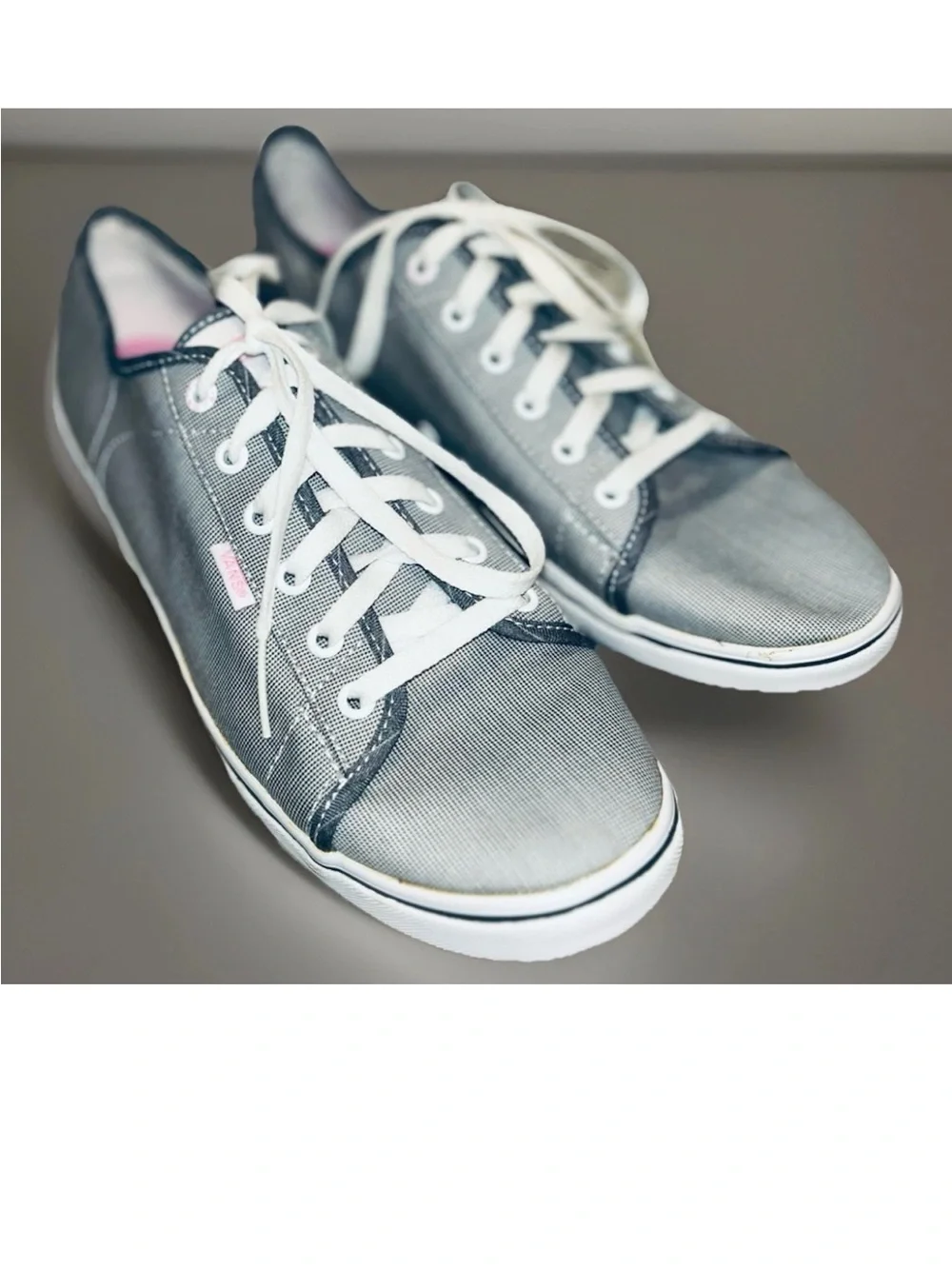Vans Women's 11 Gray Canvas Lace Up Sneakers Pink Sole Low Top Atwood Skater Sho